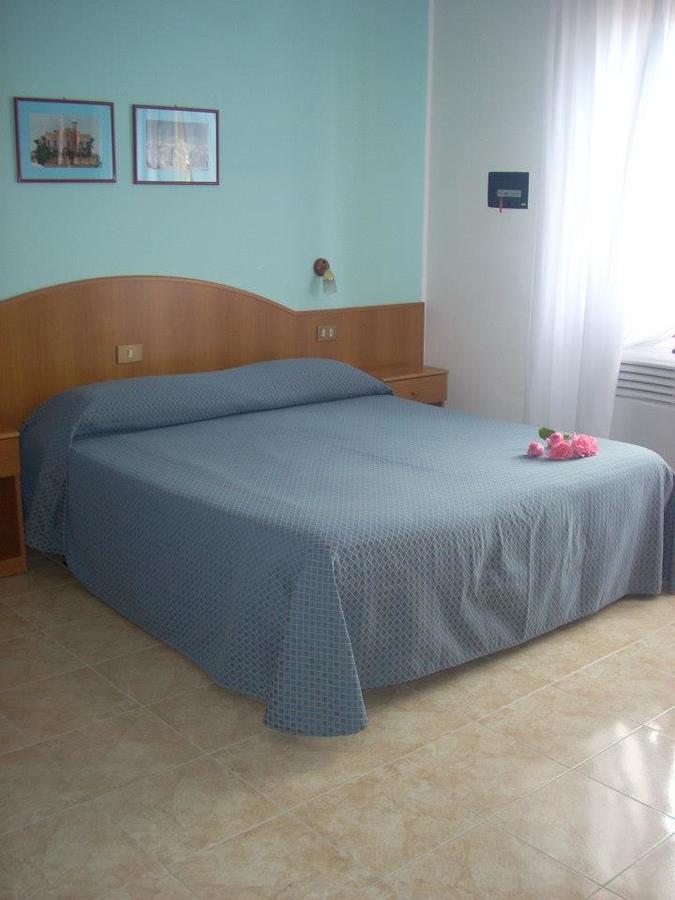 Hotel Fornaro Caorle Exterior foto