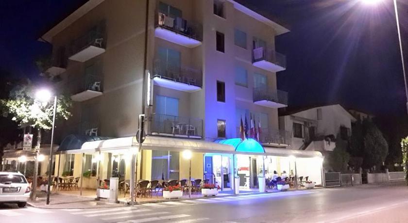 Hotel Fornaro Caorle Exterior foto